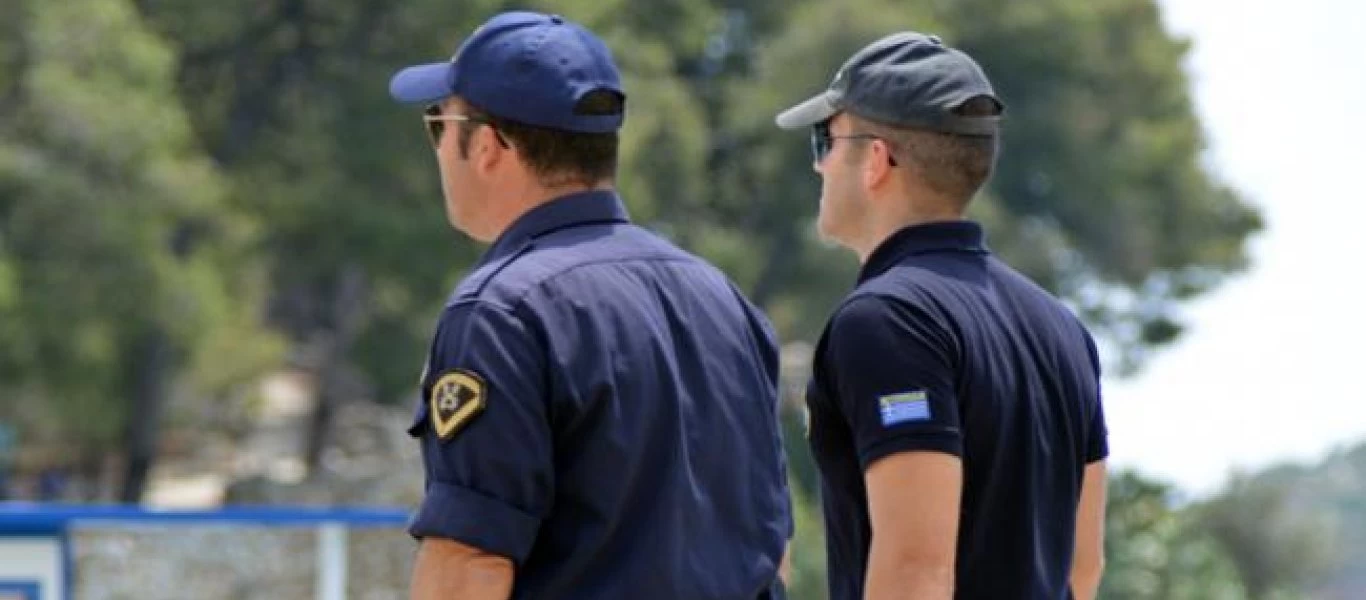 Καταγγελία: Λιμενικοί στην Λέσβο έκαναν άσεμνες χειρονομίες στα ΜΑΤ όταν έφευγαν - Διαψεύδει το ΛΣ (upd)
